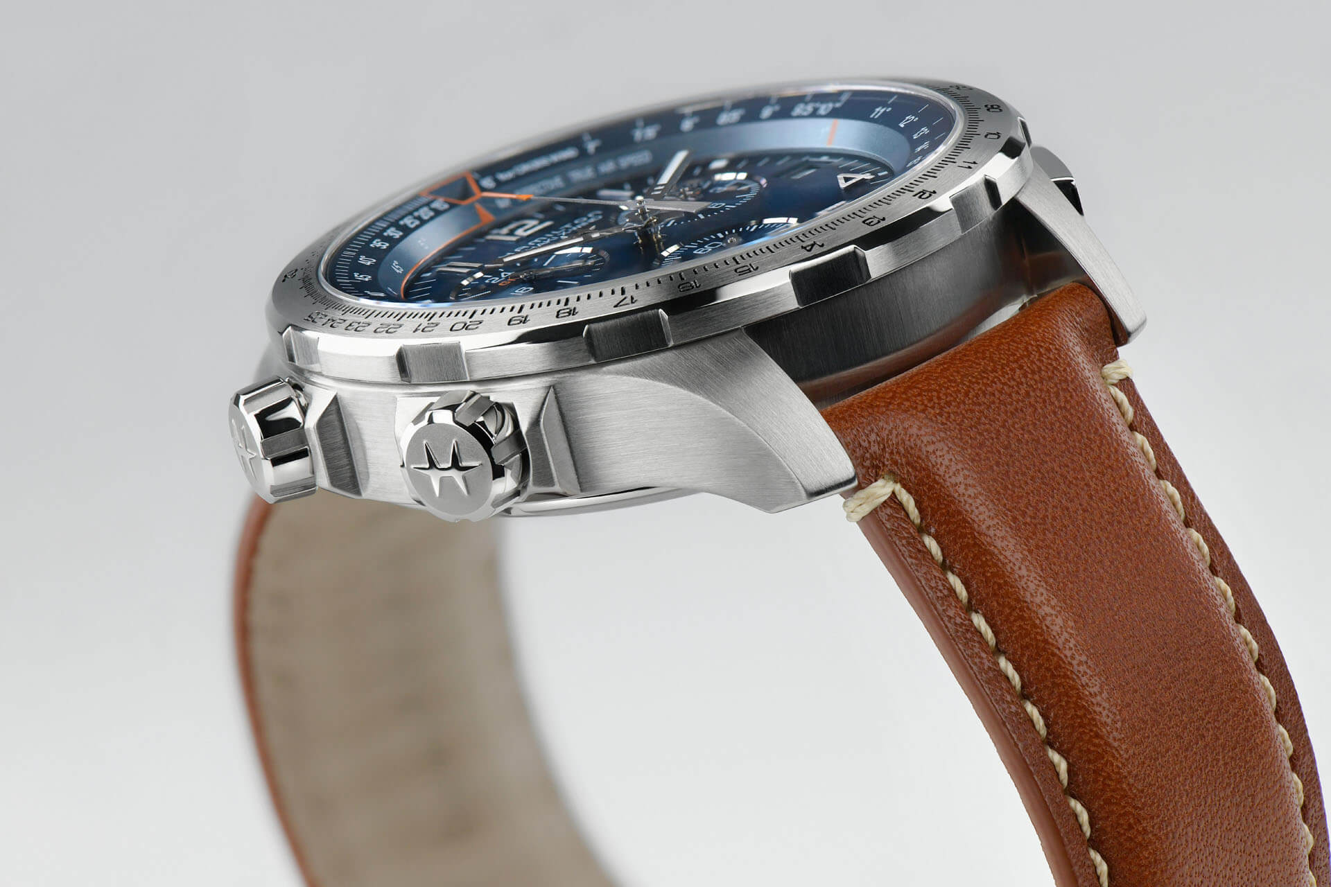 Hamilton Khaki Aviation X-Wind GMT Chrono Quartz – Bild 4